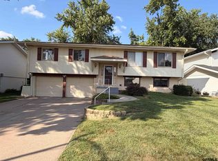 10016 P St, Omaha, NE 68127