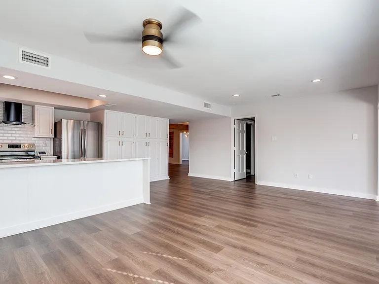 2700 Chancellor Dr — Photo 13