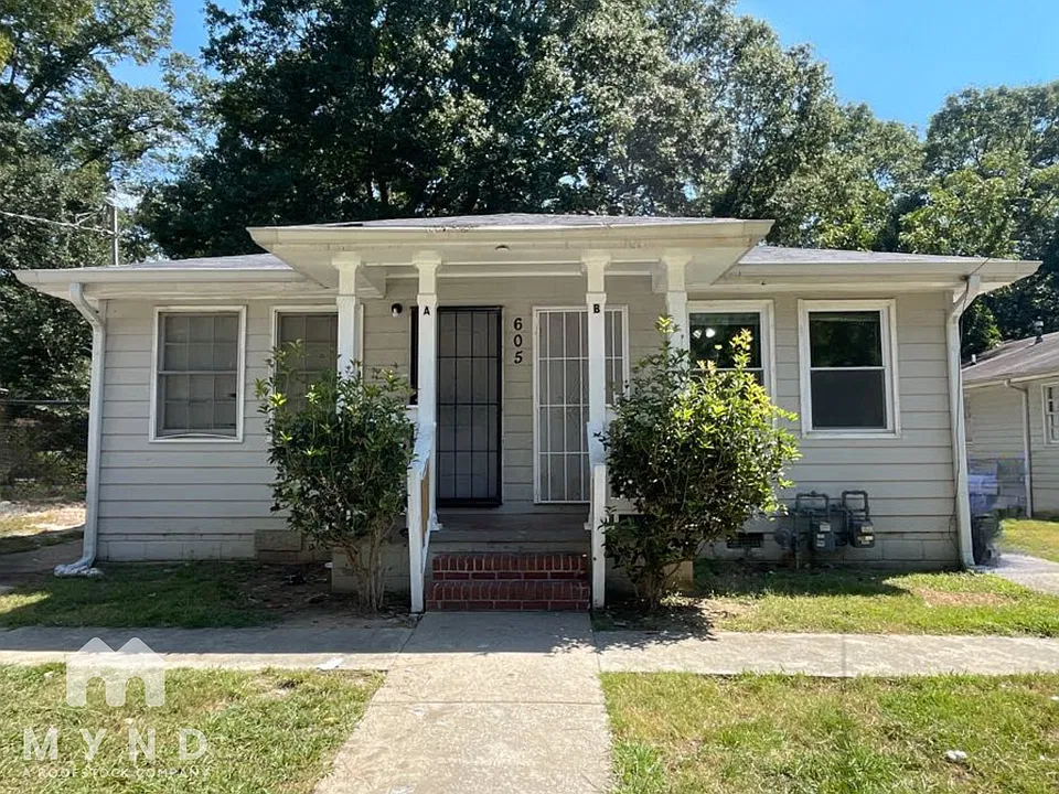 605 Cedar Ave NW #B