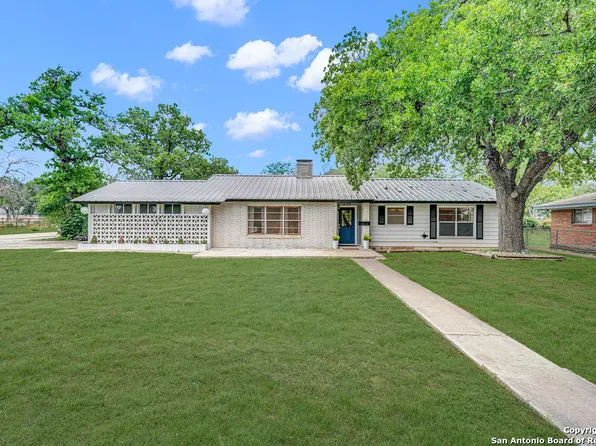 135 Oak Way, Kerrville, TX 78028