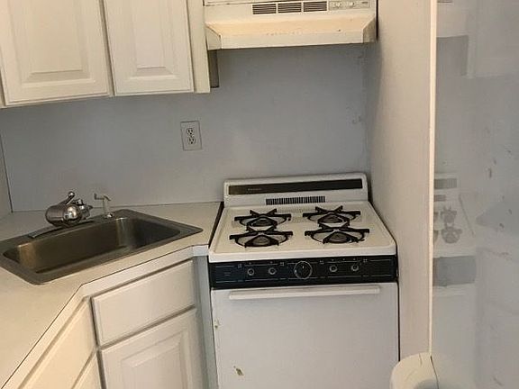 3rd image of 234 E 30th St #1R