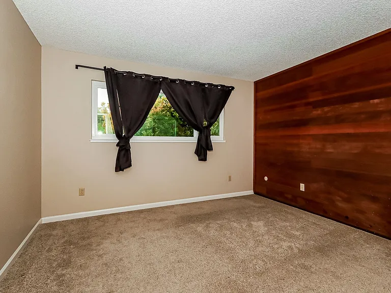 517 Debbie Dr — Photo 10