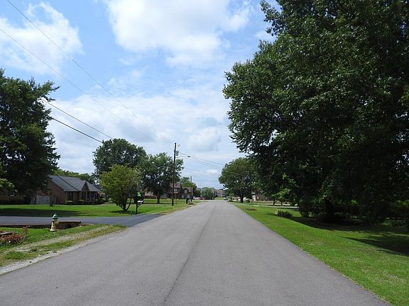 4th image of 1619 Lilac Dr