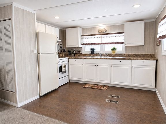 5th image of 130 E Washington St Unit 34