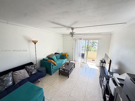 5th image of 900 NE 18th Ave APT 304