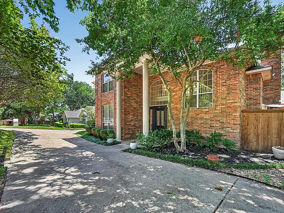 2nd image of 106 Sceptre Dr