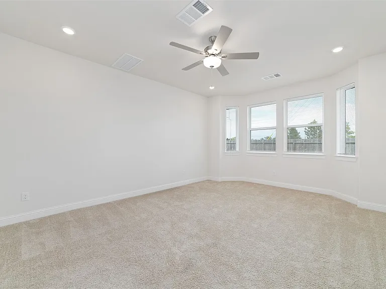1911 Hickory Grove Ln — Photo 22