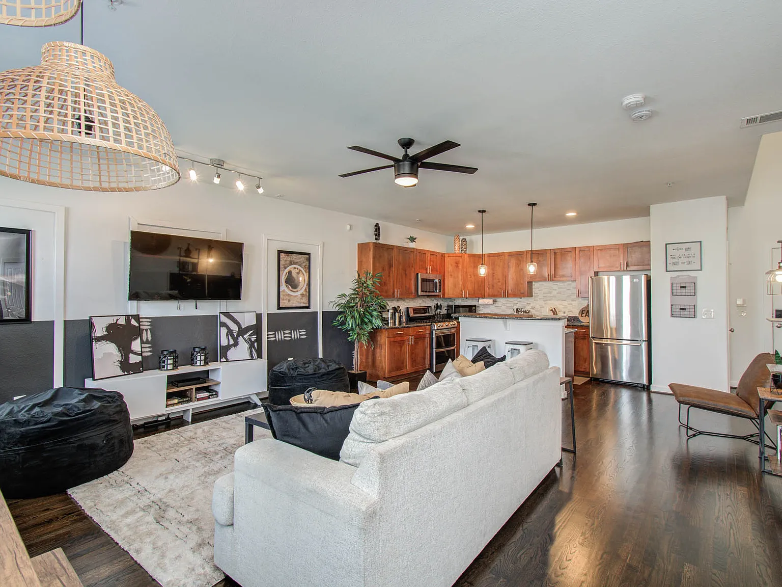 1 bed, 1.5 bath, 1106 sqft, $3,750 — Photo 1