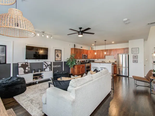 2216 Chenevert St Unit 16, Houston, TX 77003