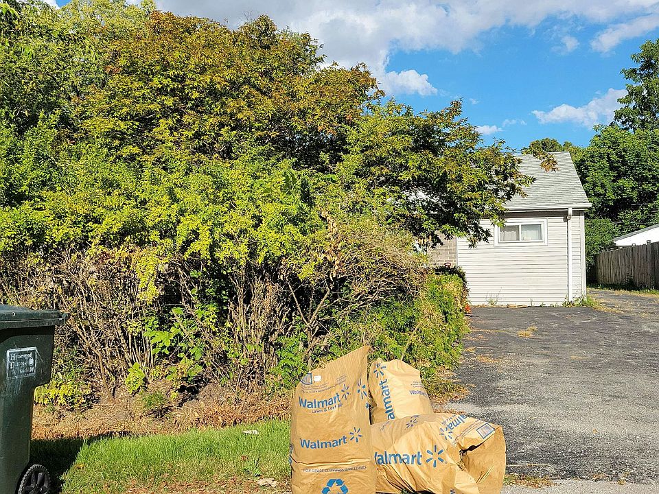 1st image of 15461 Ridgeway Ave