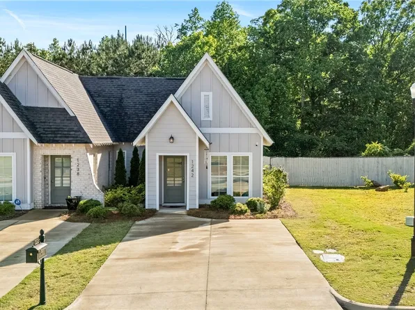 1242 Burrow Cir, Opelika, AL 36801