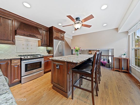 4th image of 551 Revere Ave