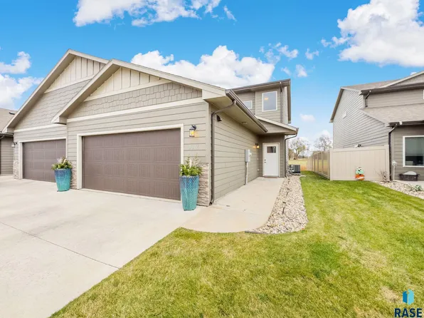 5316 S Seville Pl, Sioux Falls, SD 57108