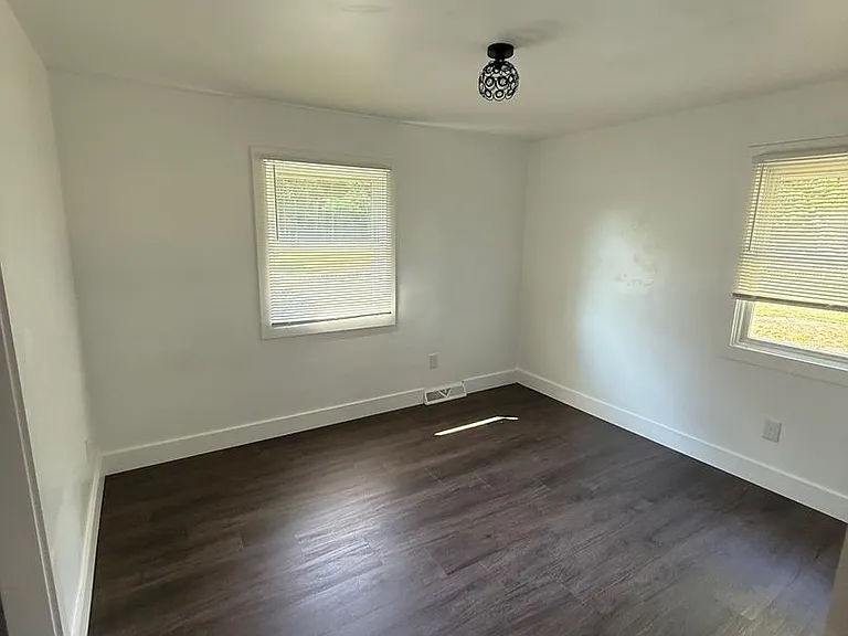 135 Grandview Ave — Photo 6
