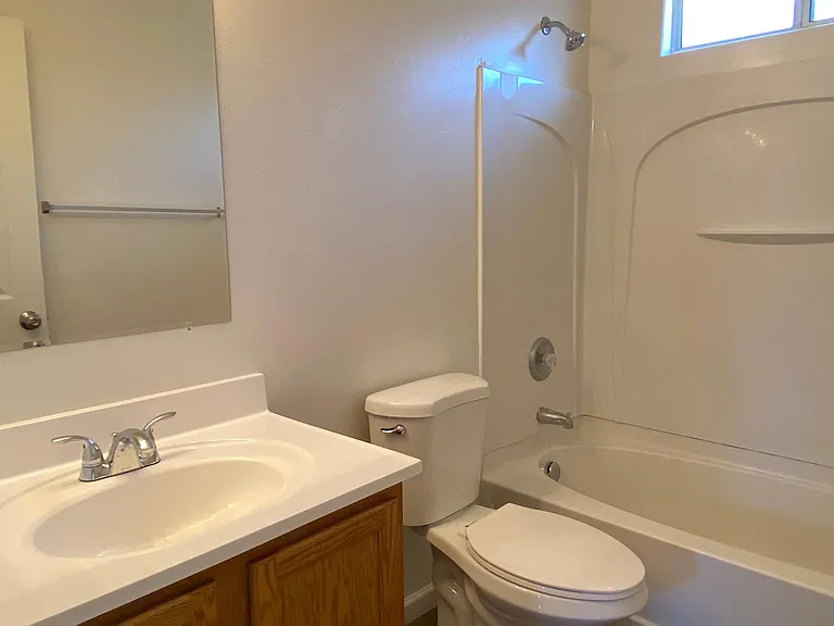 123 E Adams St — Photo 3