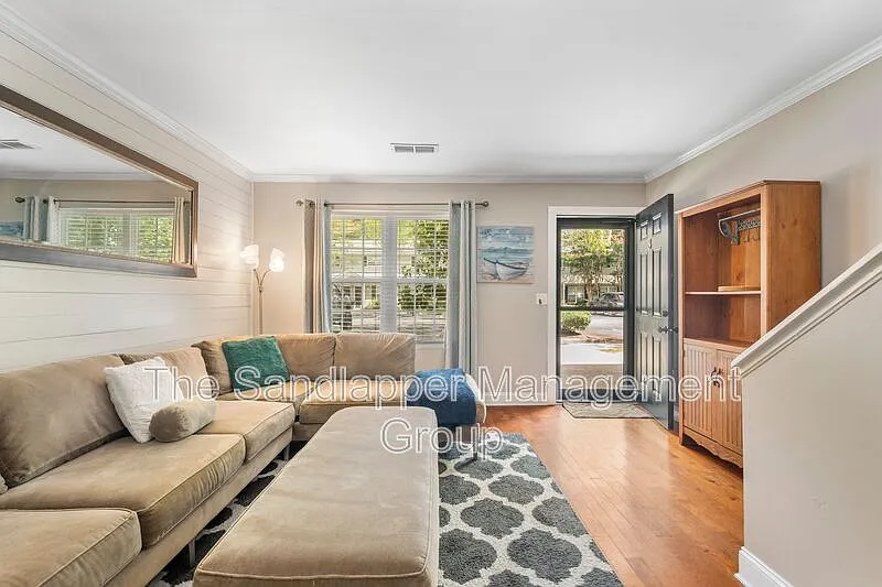 2 bed, 1.5 bath, 898 sqft, $2,500 — Photo 3