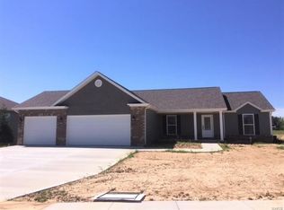 1046 W Fallen Lake Dr, Waterloo, IL 62298