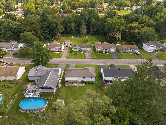 5th image of 323 Doyleson Ave