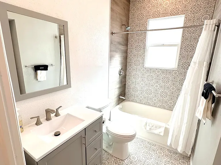 Full Bathroom