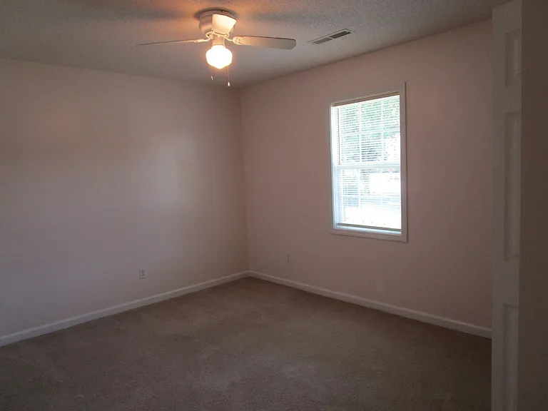 2555 Nicholson Dr — Photo 10