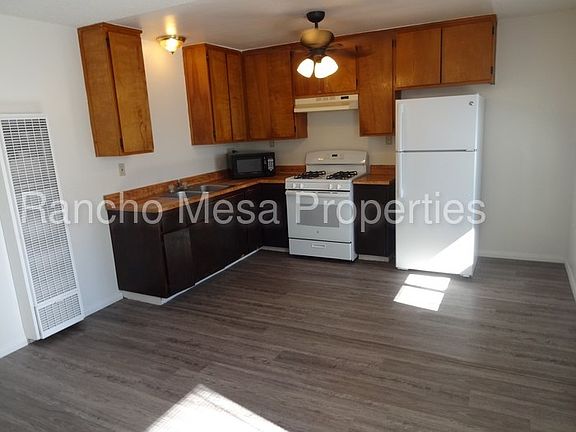 3rd image of 3018 44th St APT 4