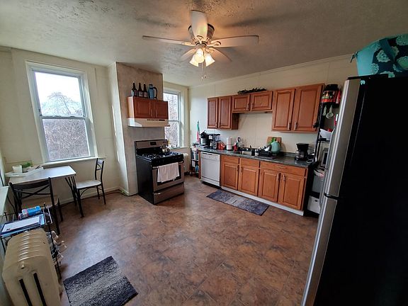5th image of 78 Greenbush St