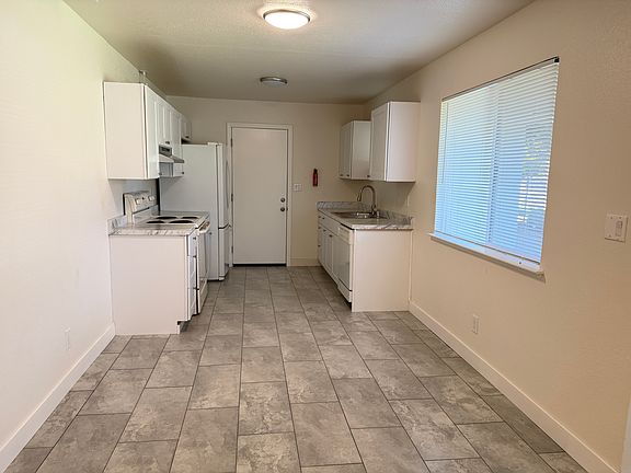 2nd image of 2991 Belden St