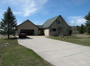 1642 Hampton Dr, Gladwin, MI 48624