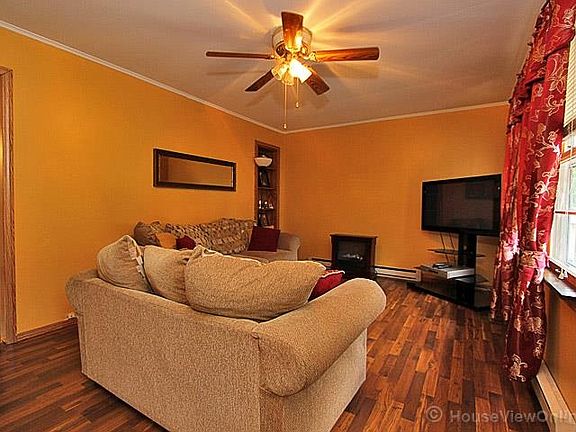 4th image of 215 Oaklane Dr