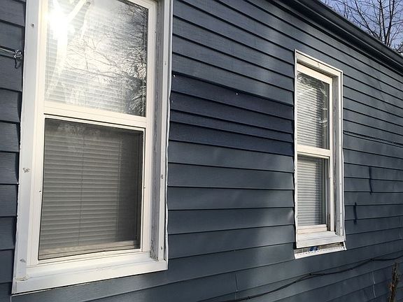4th image of 233 W Wilson Ave
