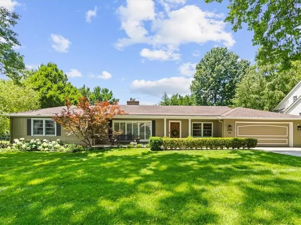 5926 Howe Dr, Fairway, KS 66205