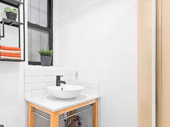 4th image of 300 8th Ave APT 1J