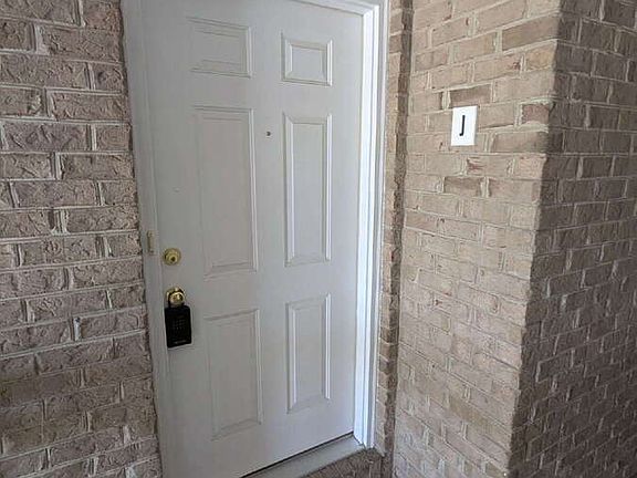 2nd image of 1750 Pear St Suite J