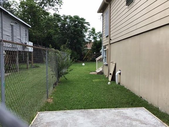 4th image of 4615 Avenue Q 1/2
