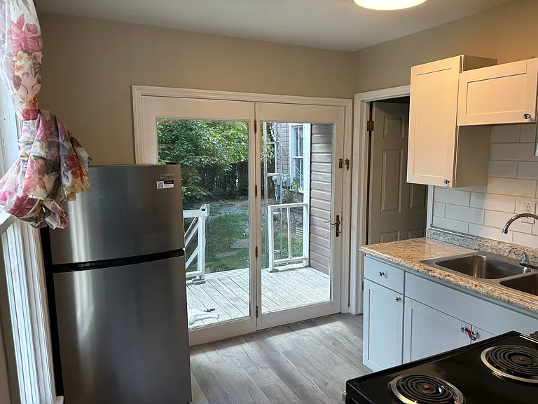 235 S State St — Photo 6
