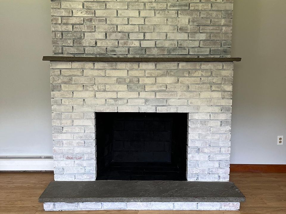 1st image of 101 Elm Dr #1