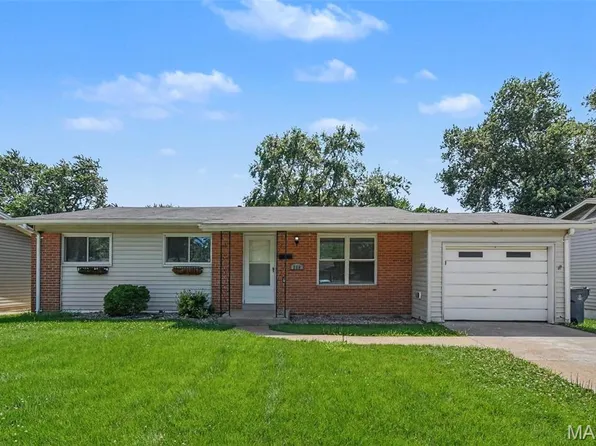 566 Candle Light Ln, Hazelwood, MO 63042