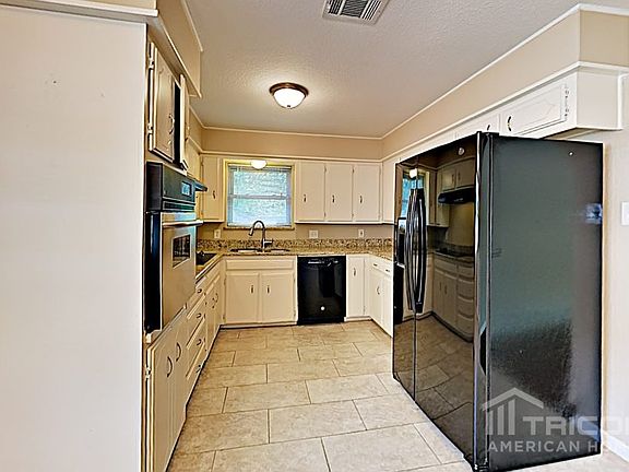 5th image of 1005 Park Dr