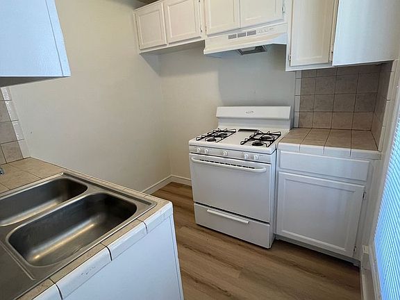 3rd image of 1095 Saint Louis Ave #K