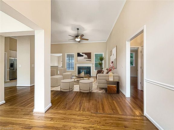 2nd image of 3 Silver Oak Ct