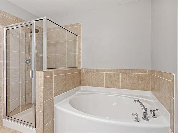 5th image of 164 Castello Way