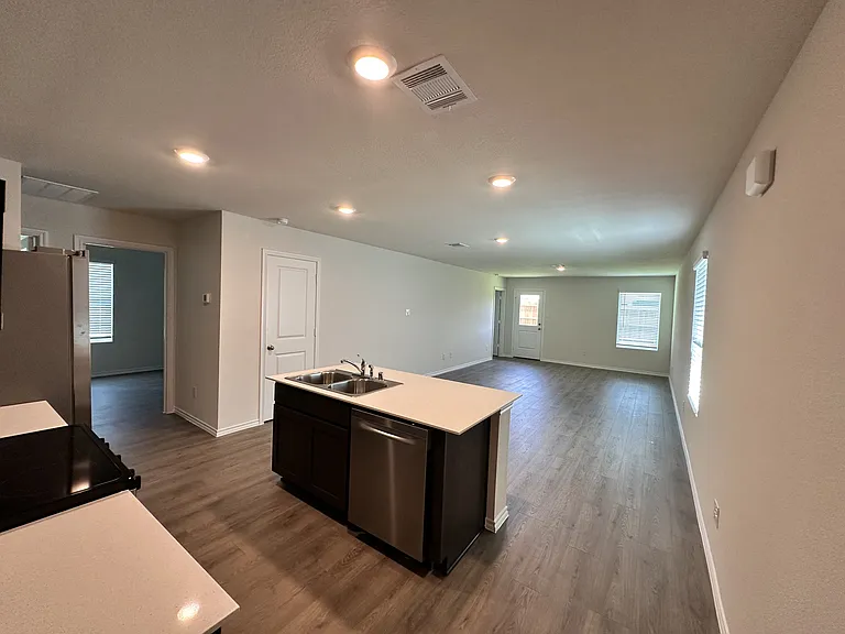 1121 Southfield Dr — Photo 5