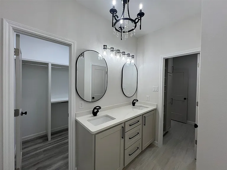 817 Center St — Photo 21