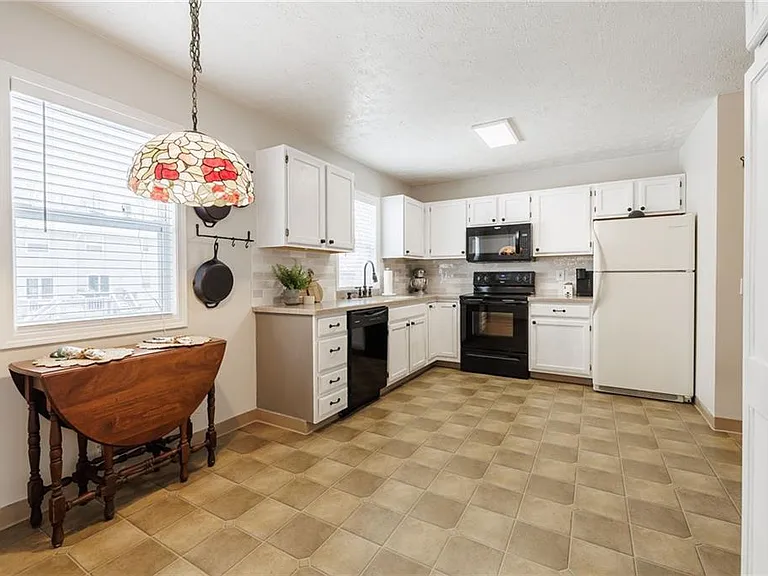 6316 Bentley Dr — Photo 6