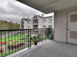 15510 NE Knott St #10, Portland, OR 97203