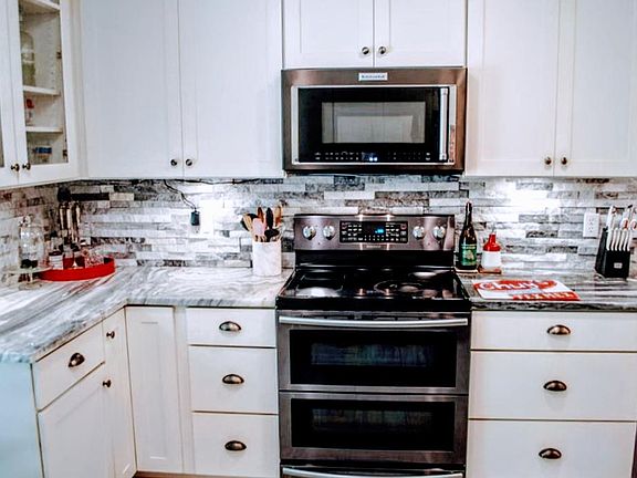 Soft-close cabinets, double oven, and stone backsplash