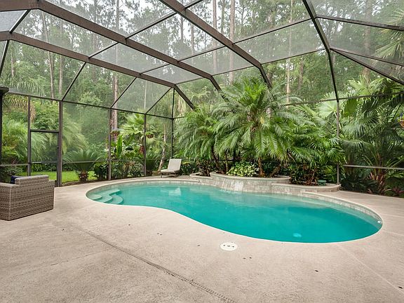 Screened_Pool_View_1