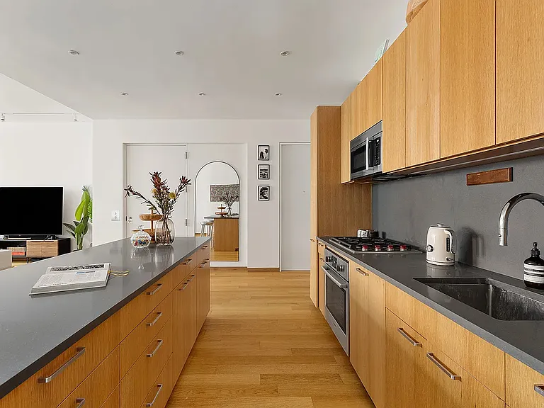 68 Spring St #4R — Photo 3