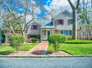 62 Borglum Rd, Manhasset, NY 11030