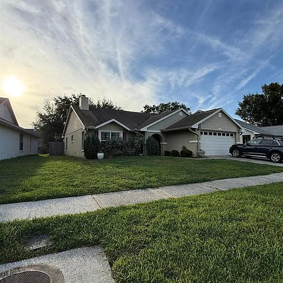 1215 Tuxford Dr — Photo 2